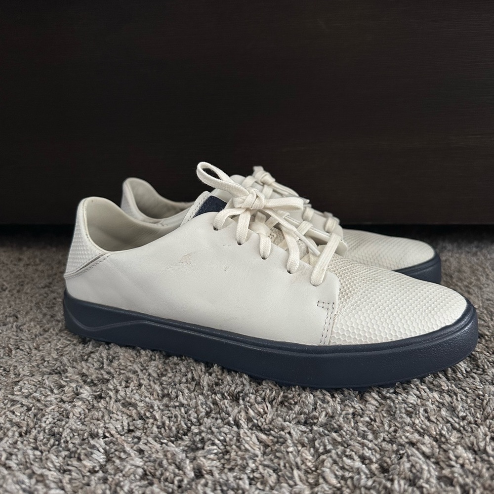 Olukai golf shoe